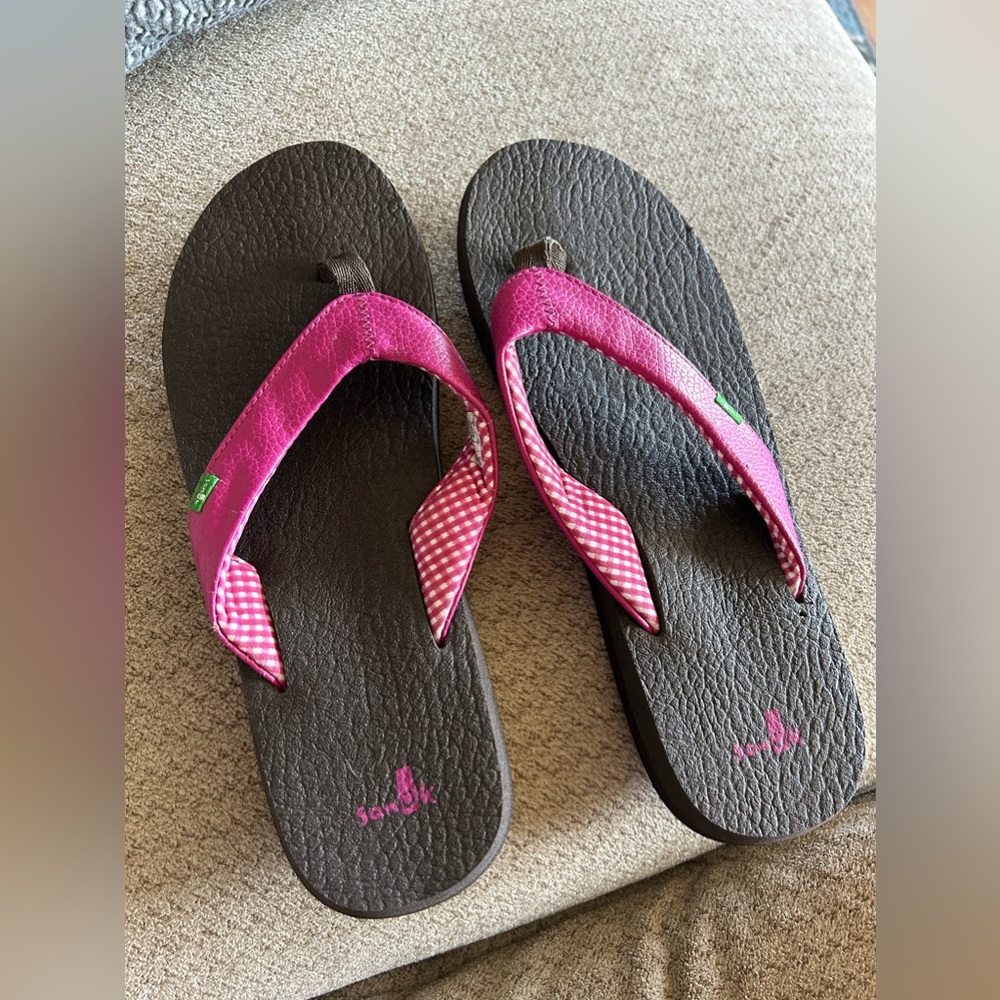 Sanuk Flip Flops